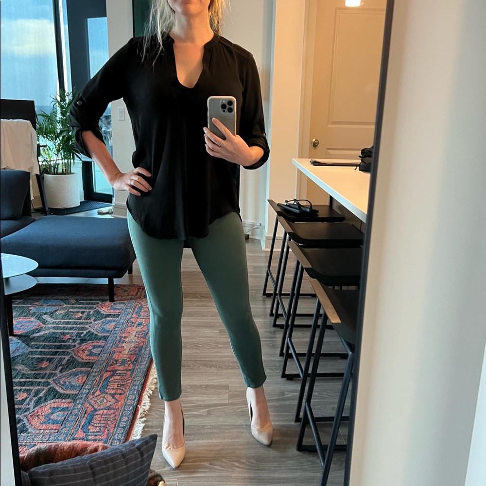 LUSH Blouse - Deep V Neckline - Flowy & Sexy! BLK S/4 Day2Night 🖤 High/Low Top!